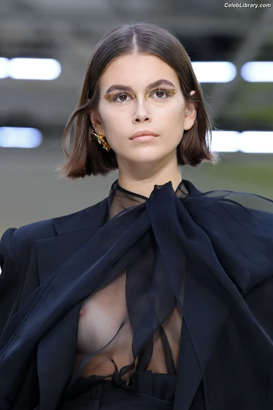 Kaia Gerber photo 14 of 464