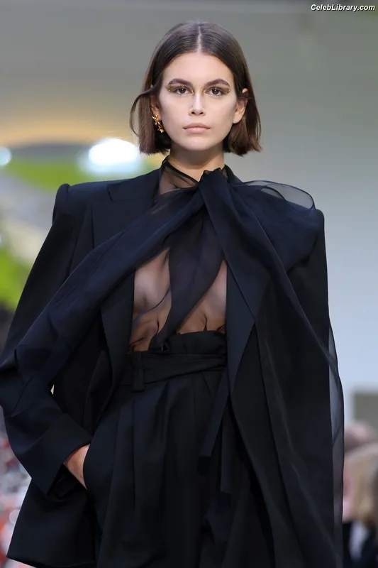 Kaia Gerber photo 16 of 464