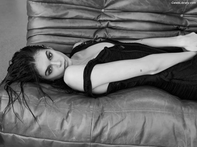 Kaia Gerber photo 17 of 464