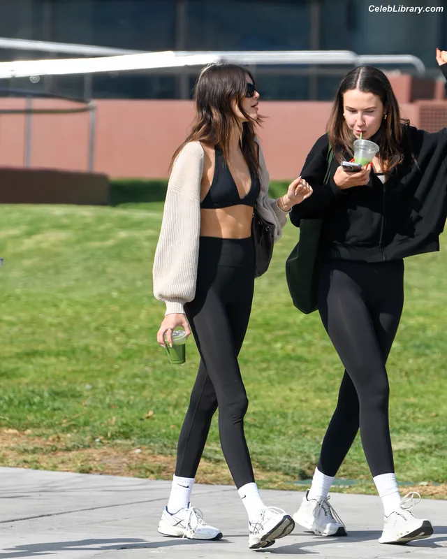 Kaia Gerber photo 24 of 464