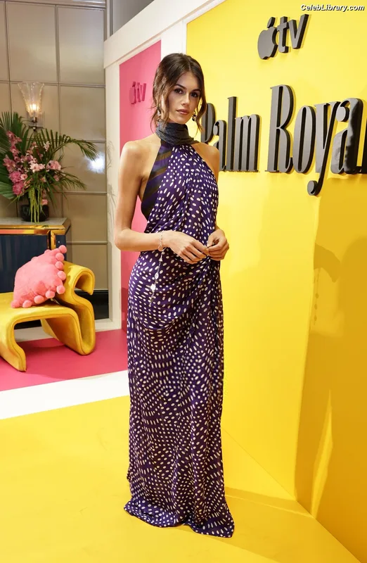 Kaia Gerber photo 14 of 464