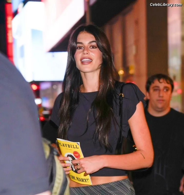 Kaia Gerber photo 5 of 464