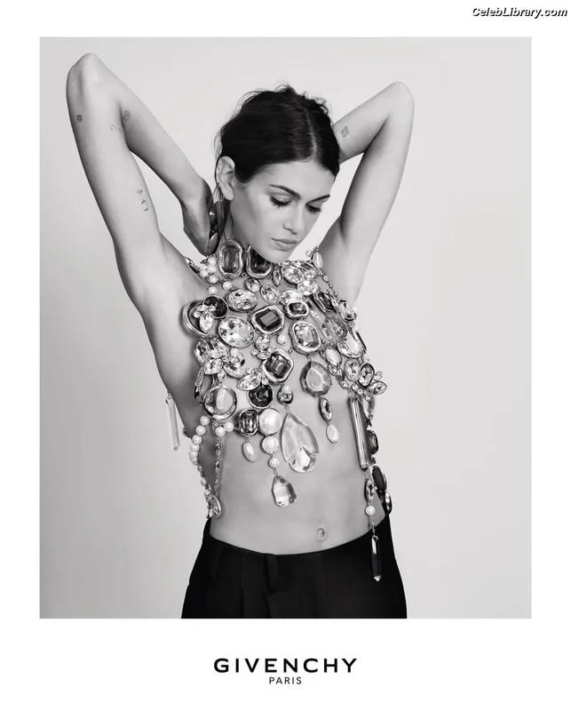 Kaia Gerber photo 5 of 464