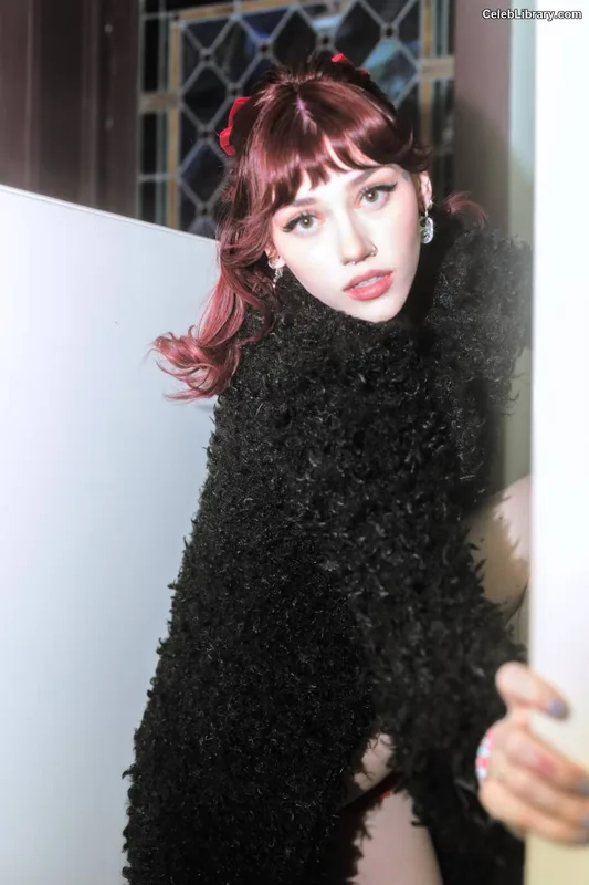 Kailee Morgue photo 2 of 188