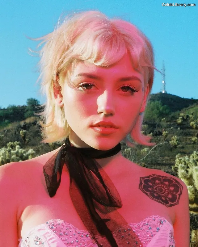Kailee Morgue photo 3 of 188