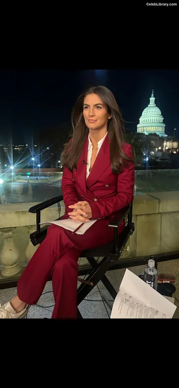 Kaitlan Collins photo 2 of 206
