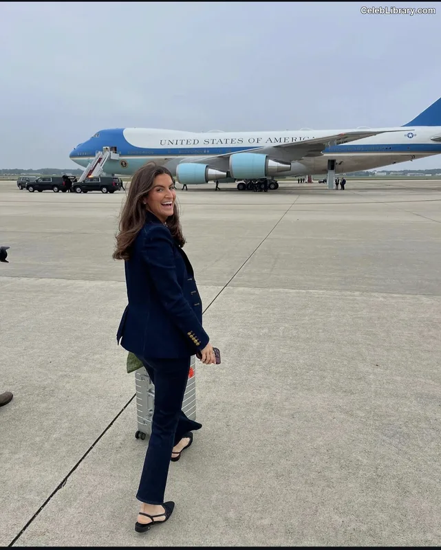 Kaitlan Collins photo 3 of 206