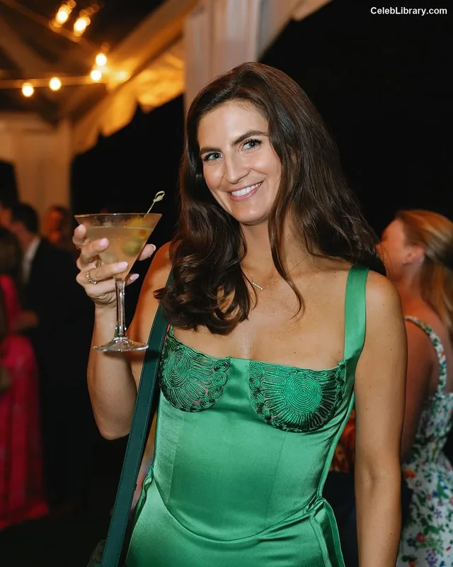 Kaitlan Collins photo 3 of 206