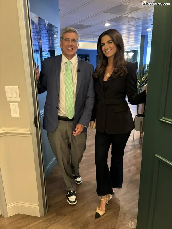 Kaitlan Collins photo 2 of 206