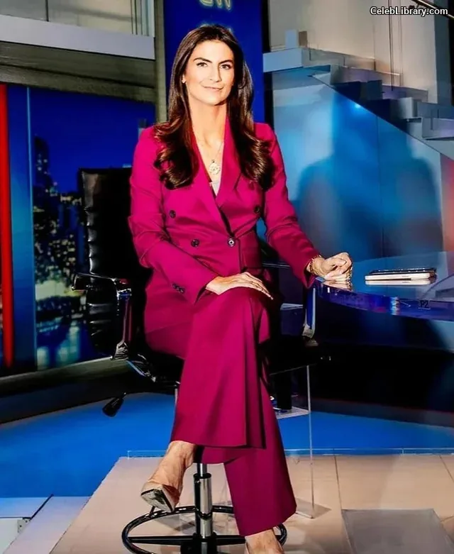 Kaitlan Collins photo 2 of 206
