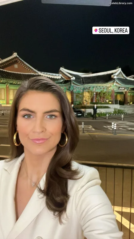 Kaitlan Collins photo 14 of 206