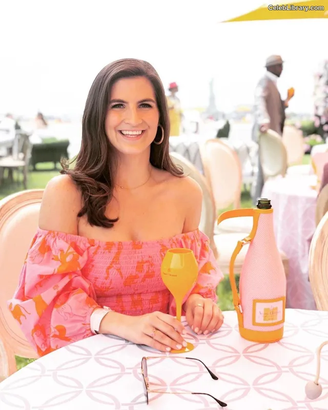 Kaitlan Collins photo 2 of 206