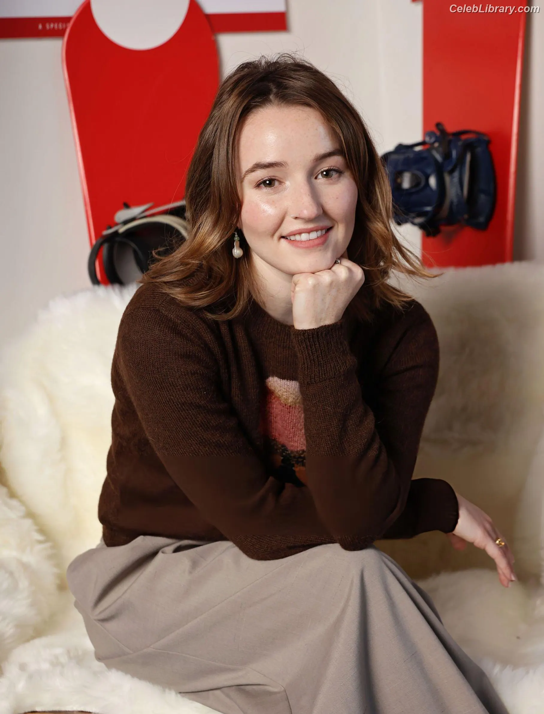 Kaitlyn Dever photo 24 of 879