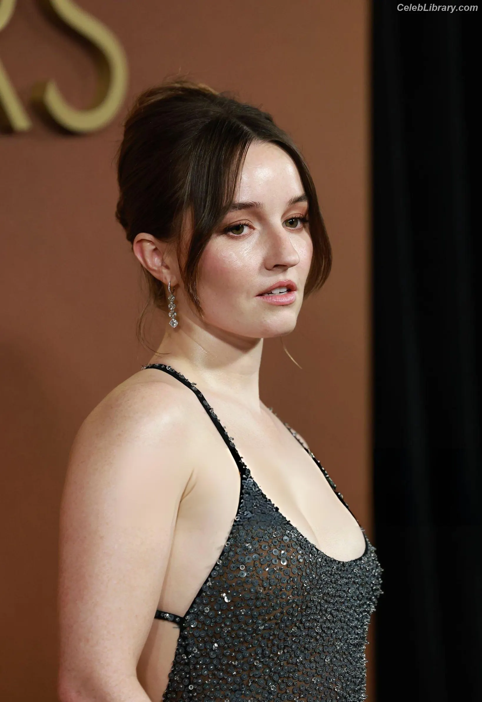 Kaitlyn Dever photo 16 of 879