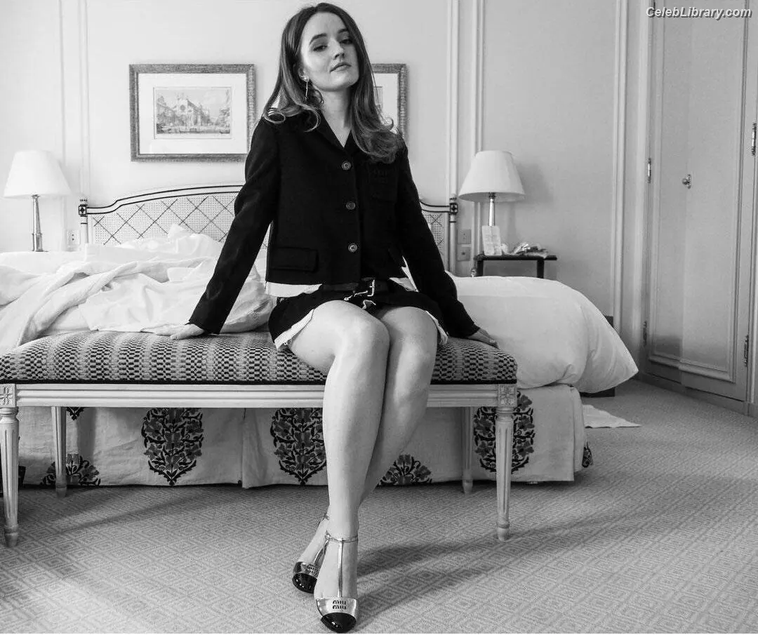 Kaitlyn Dever photo 5 of 879