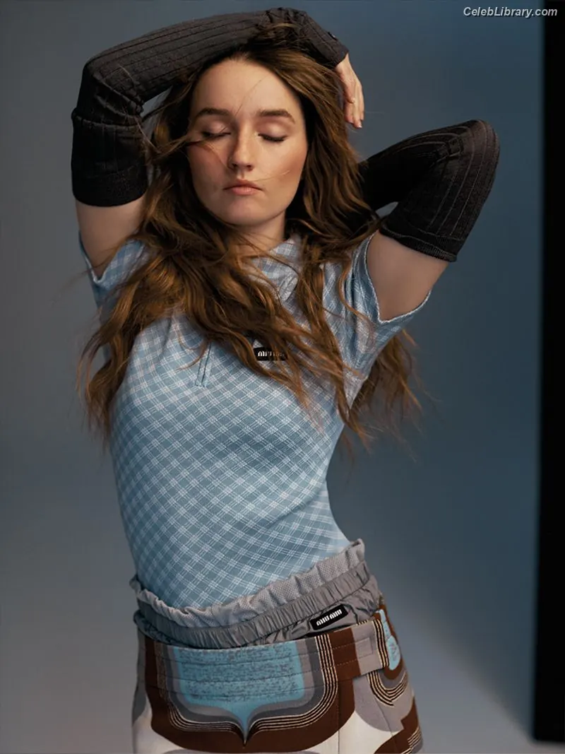 Kaitlyn Dever photo 1 of 879