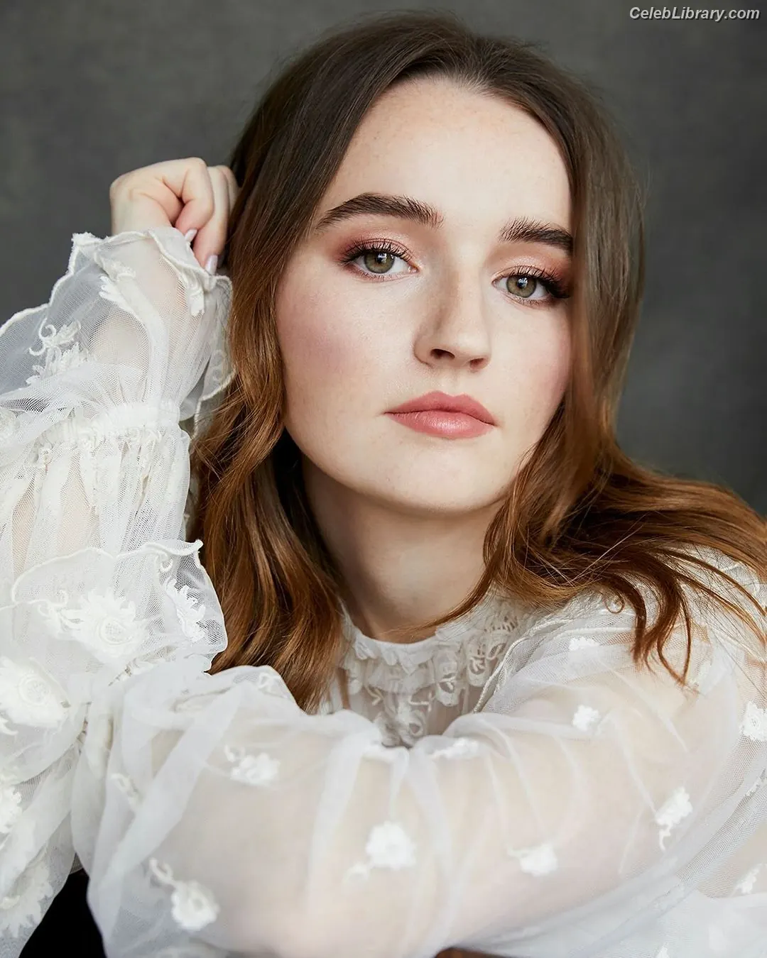 Kaitlyn Dever photo 2 of 879