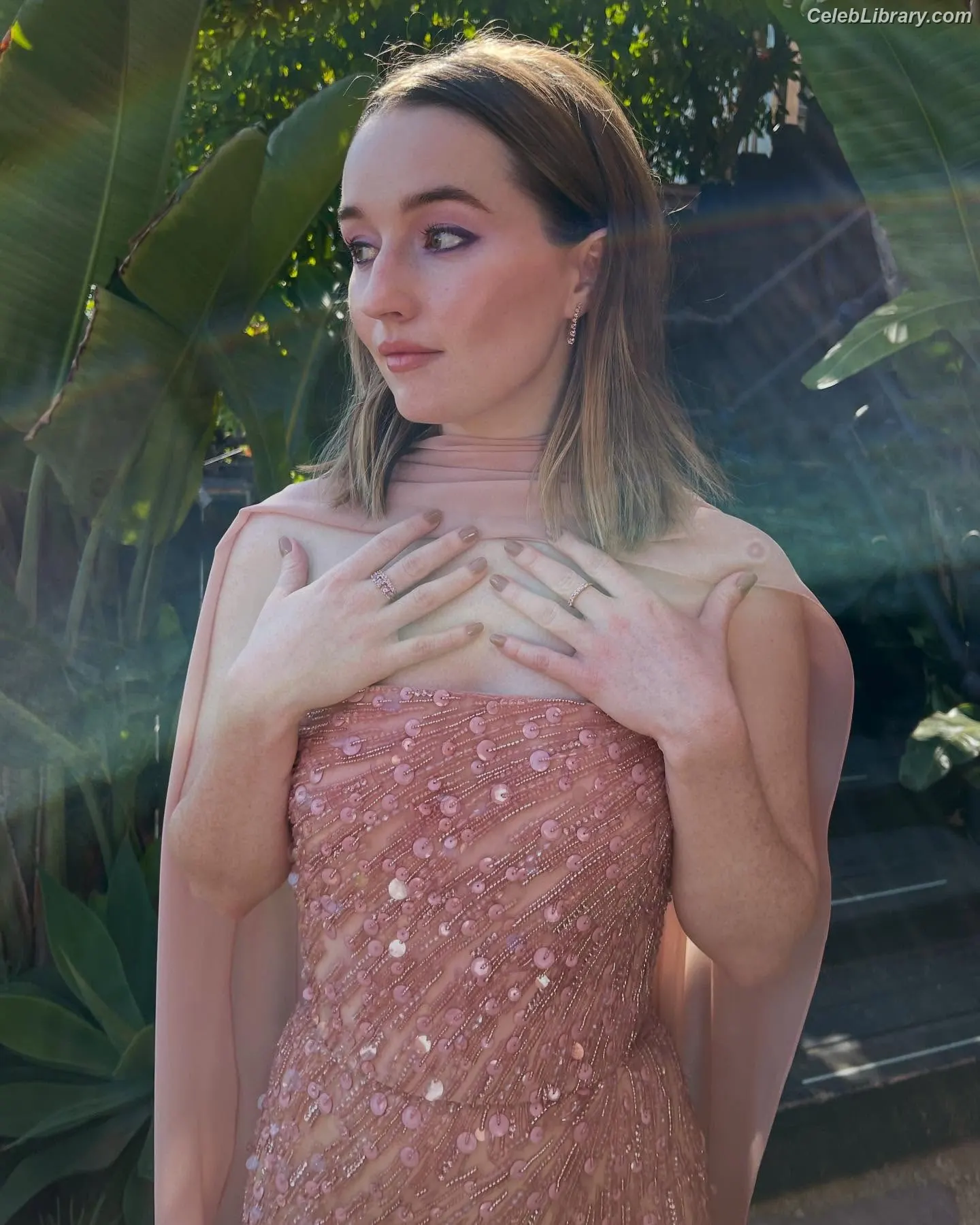 Kaitlyn Dever photo 4 of 879