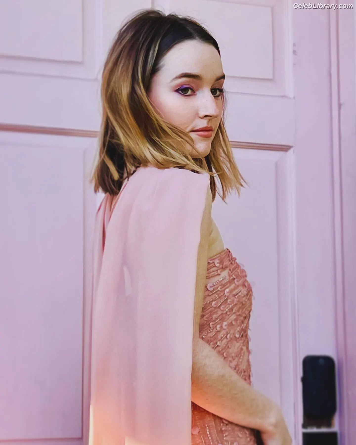 Kaitlyn Dever photo 5 of 879