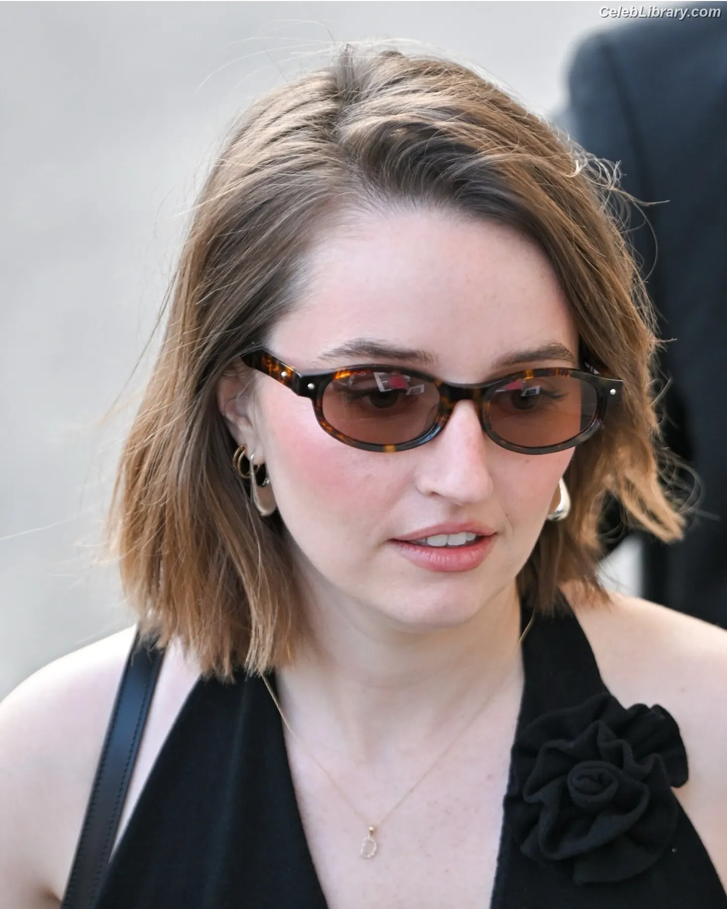 Kaitlyn Dever photo 10 of 879