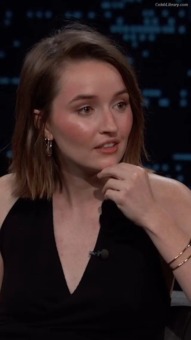 Kaitlyn Dever photo 16 of 879