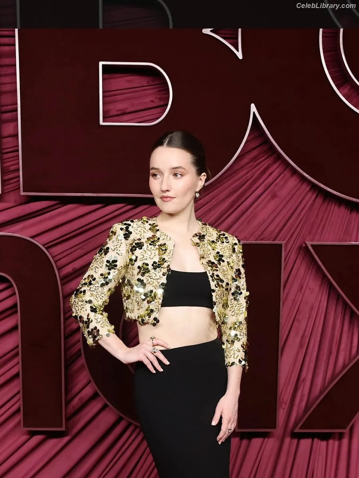 Kaitlyn Dever photo 3 of 879