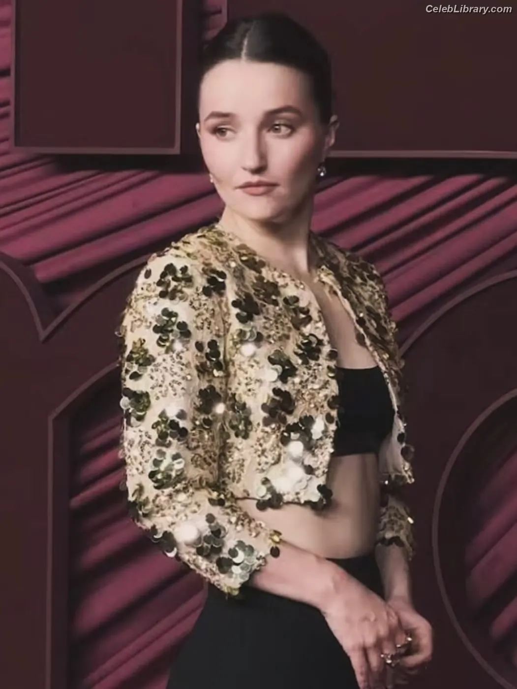 Kaitlyn Dever photo 5 of 879