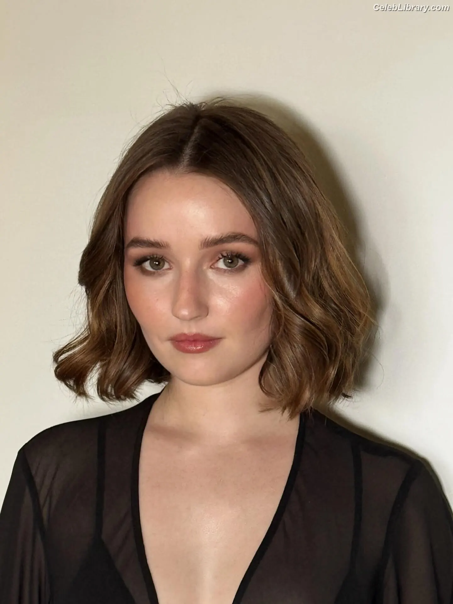 Kaitlyn Dever photo 16 of 879
