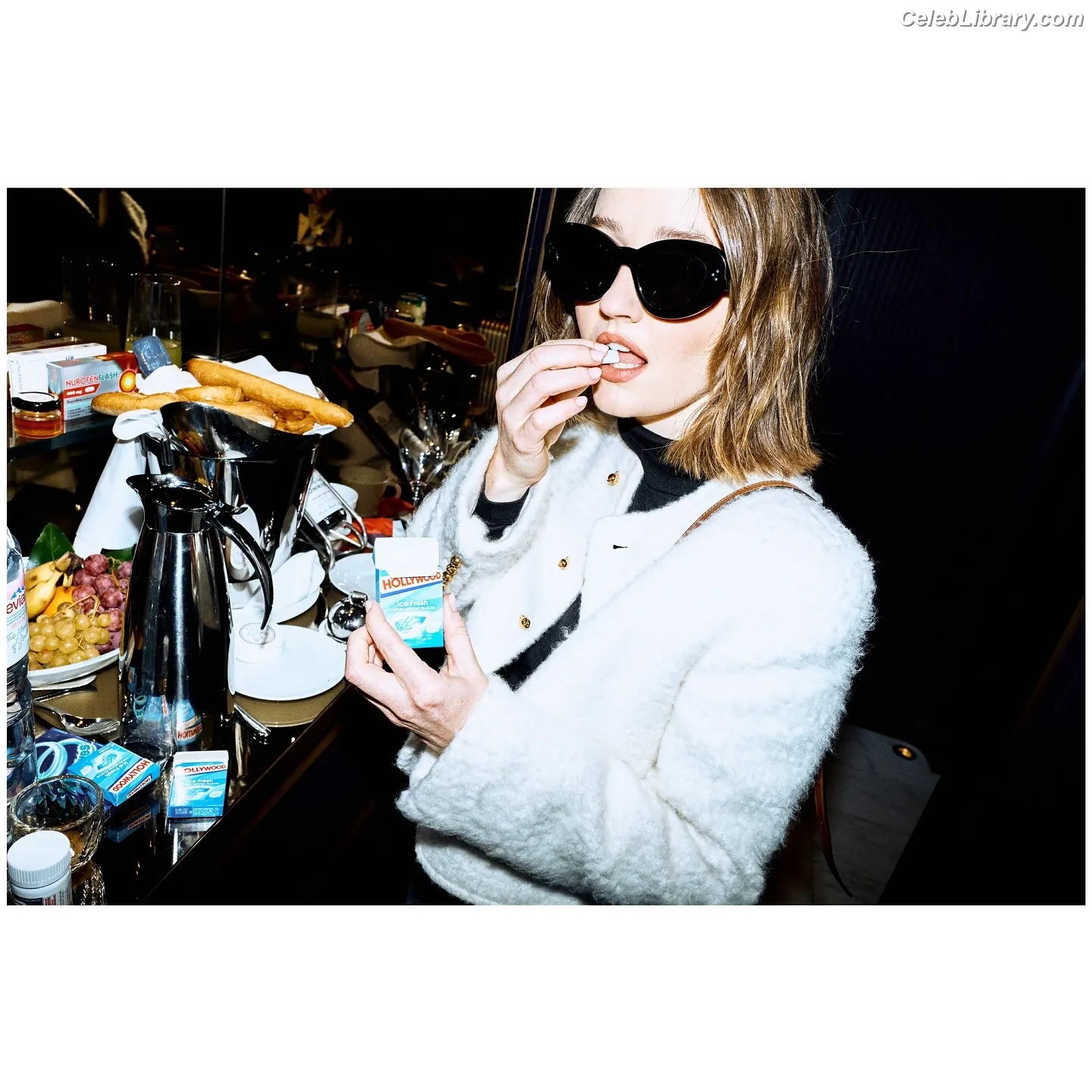 Kaitlyn Dever photo 12 of 879