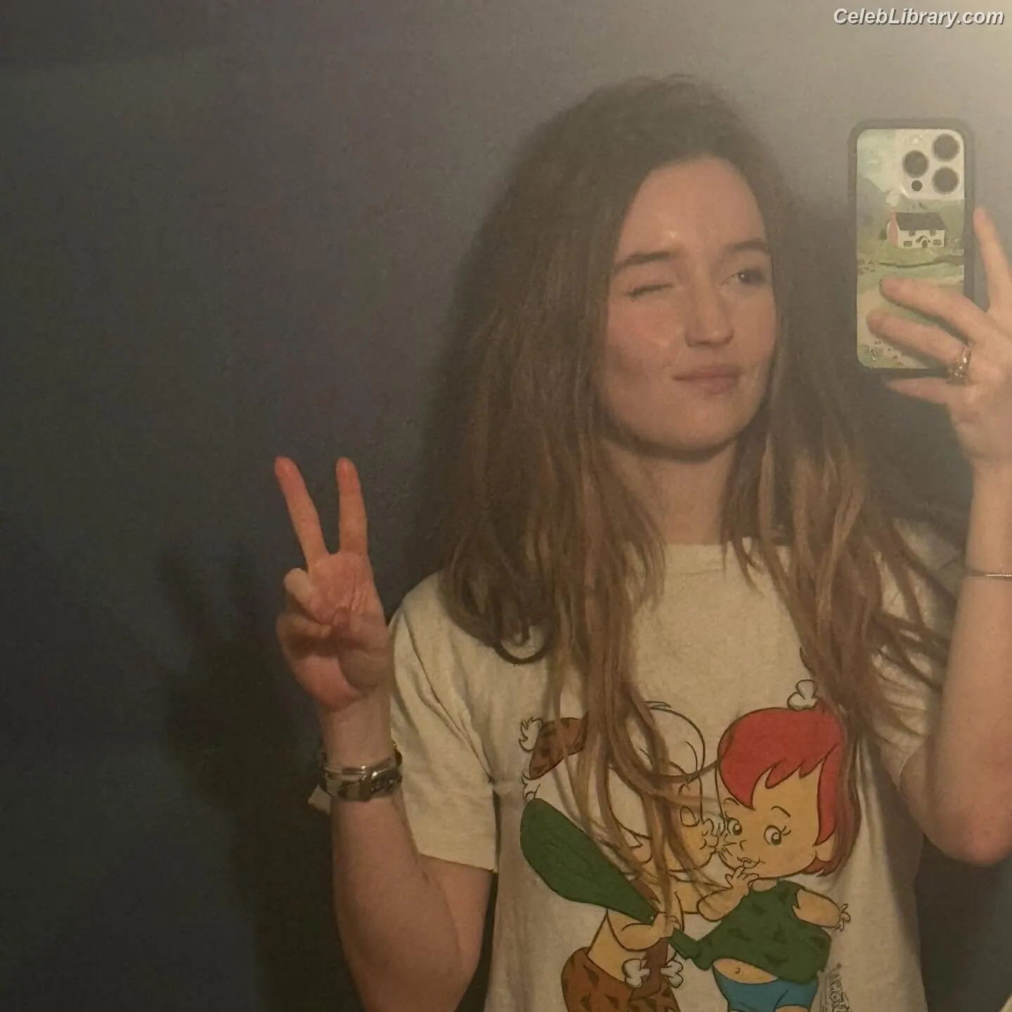 Kaitlyn Dever photo 2 of 879