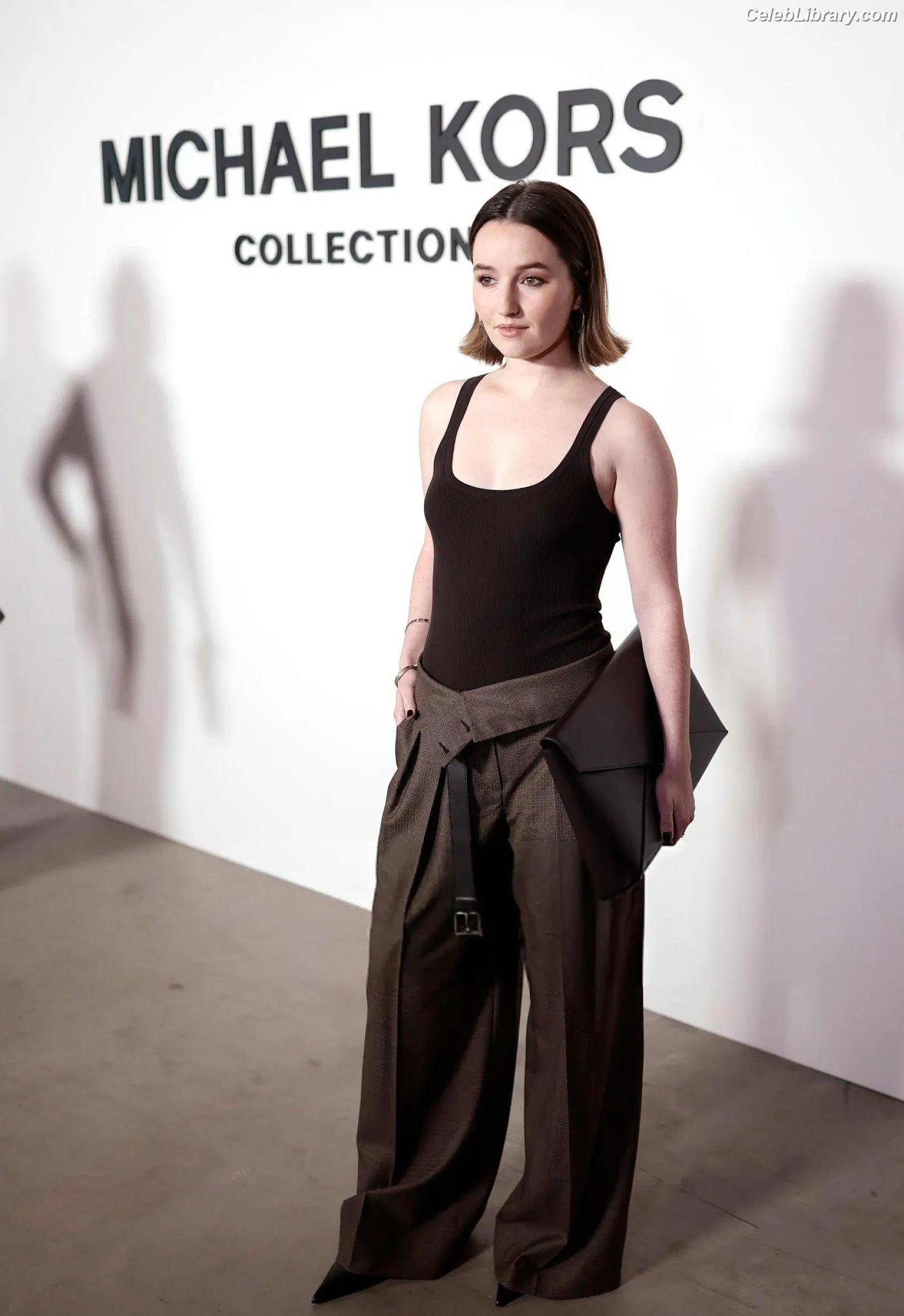 Kaitlyn Dever photo 9 of 879