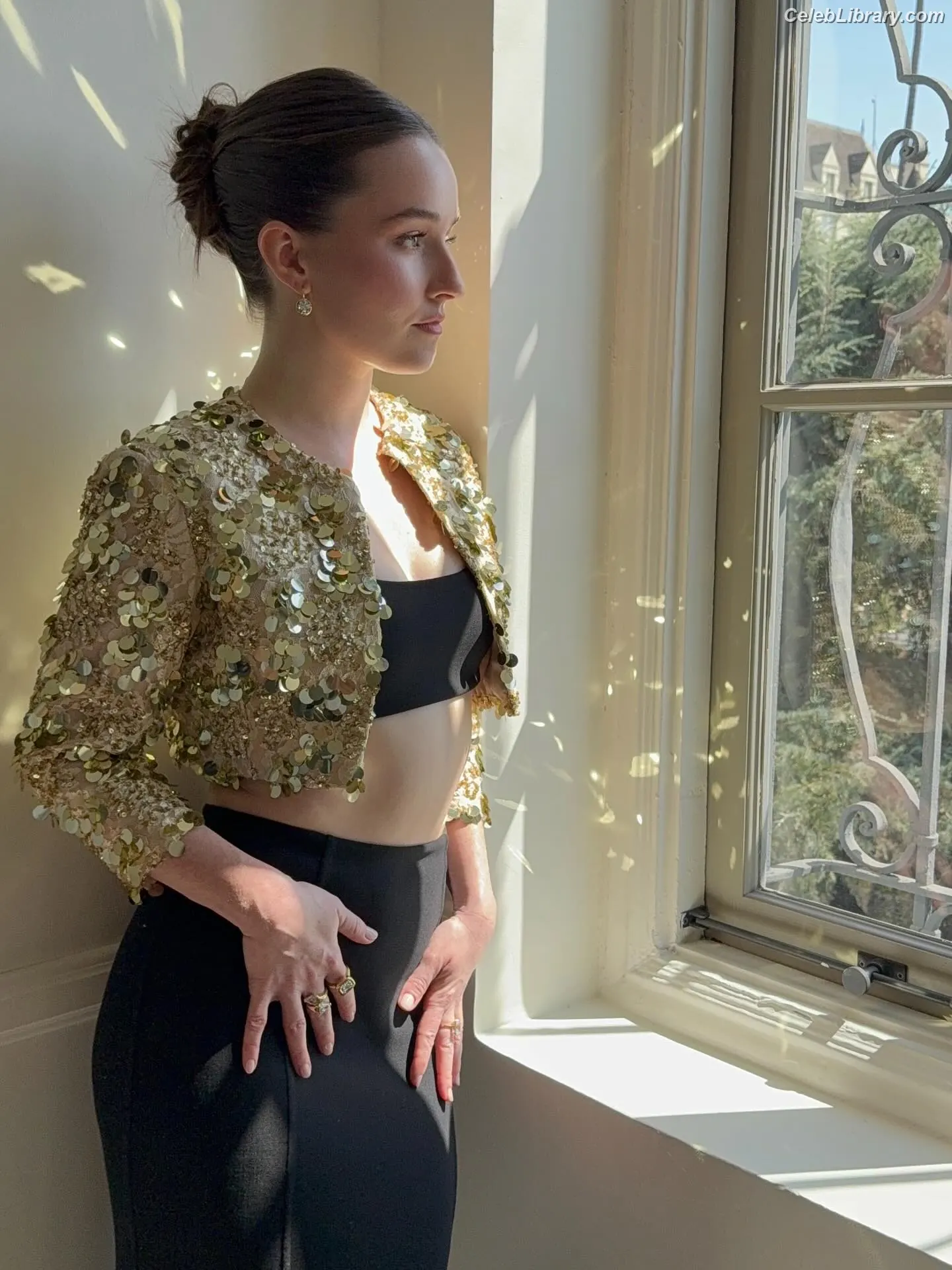 Kaitlyn Dever photo 3 of 879
