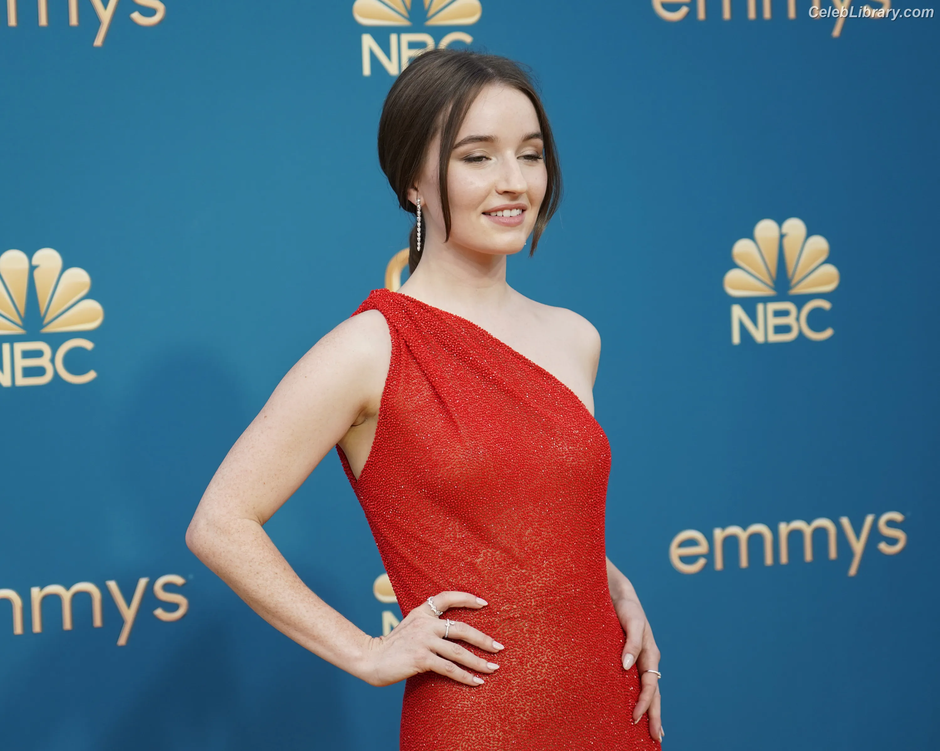 Kaitlyn Dever photo 12 of 879