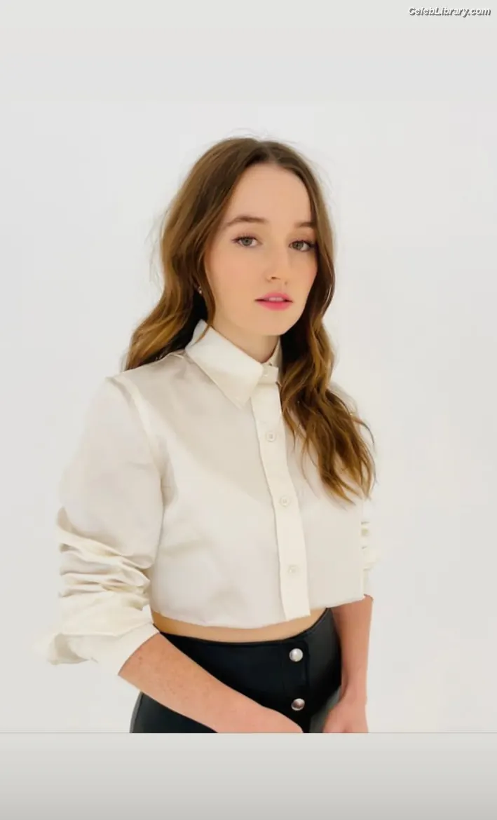 Kaitlyn Dever photo 17 of 879