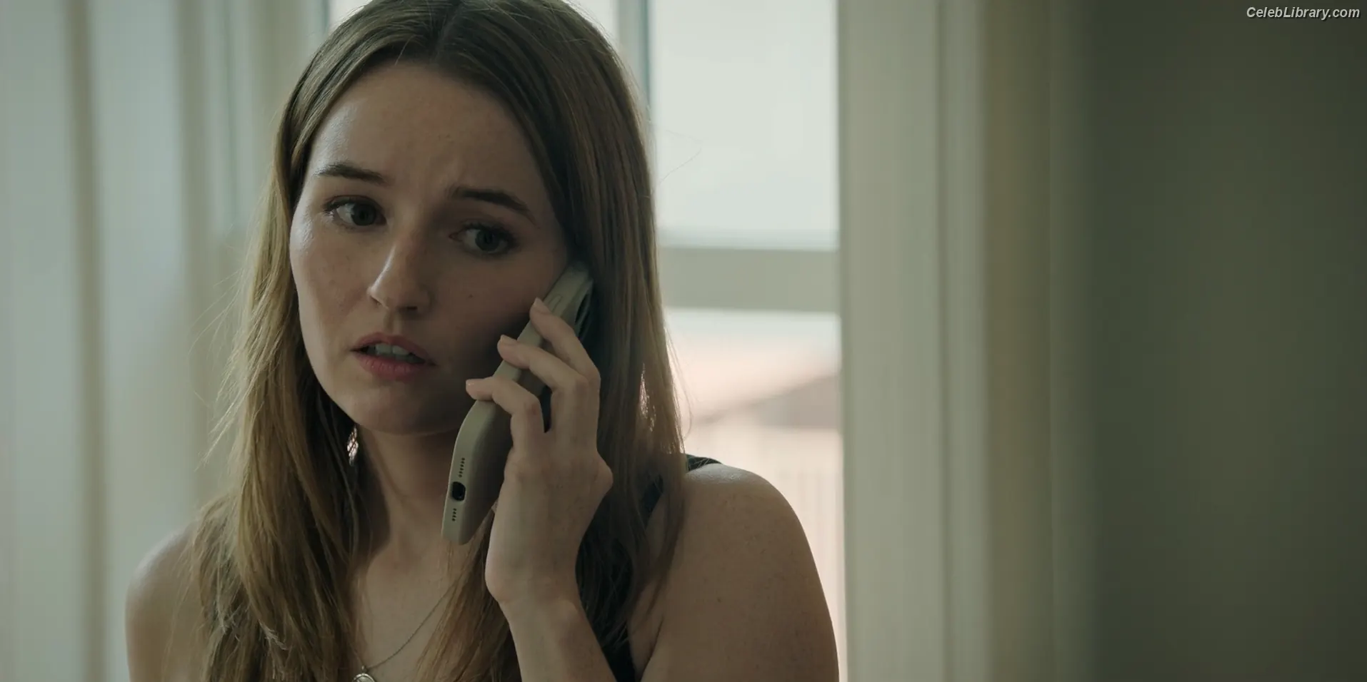 Kaitlyn Dever photo 20 of 879
