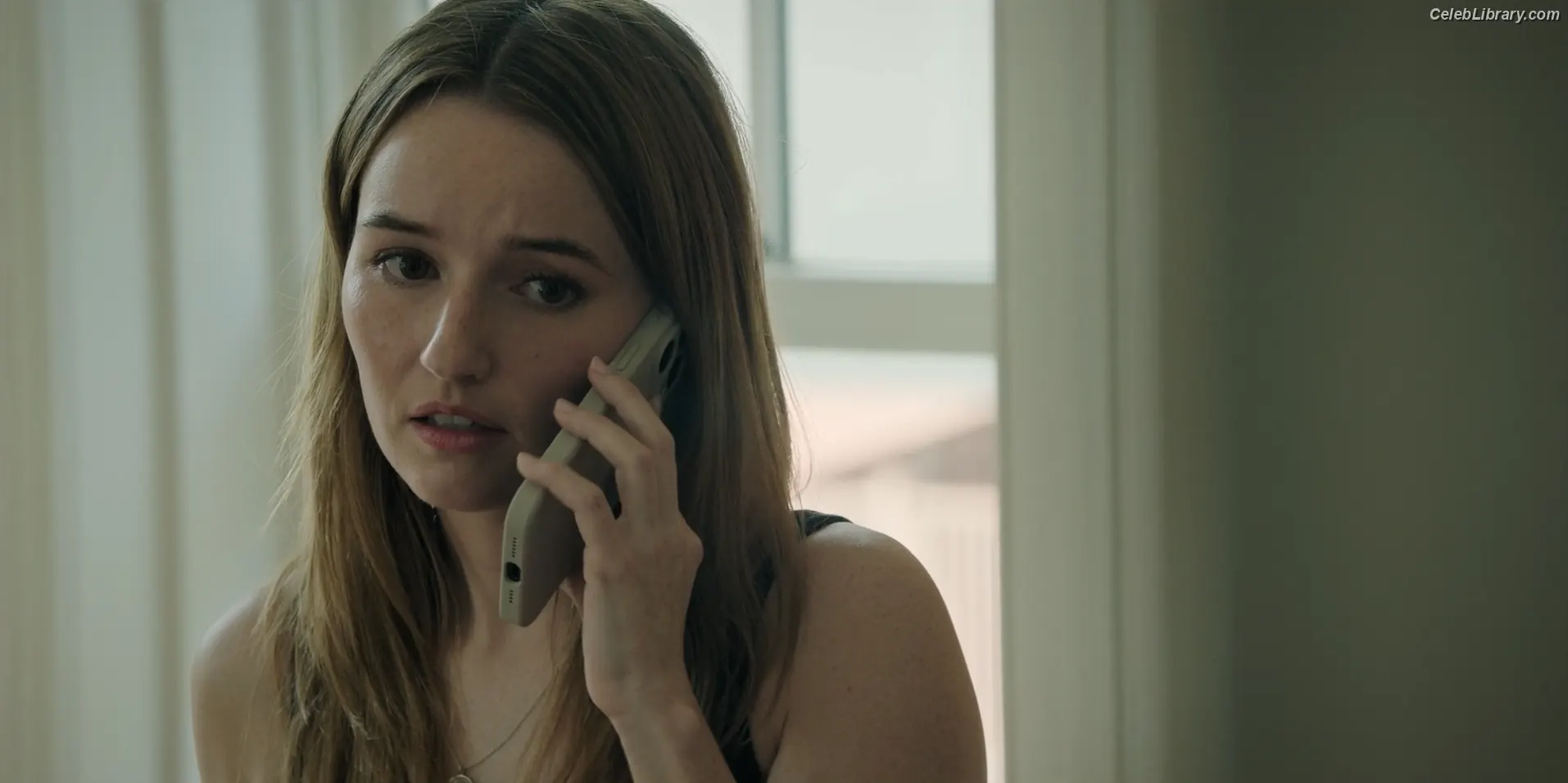 Kaitlyn Dever photo 21 of 879