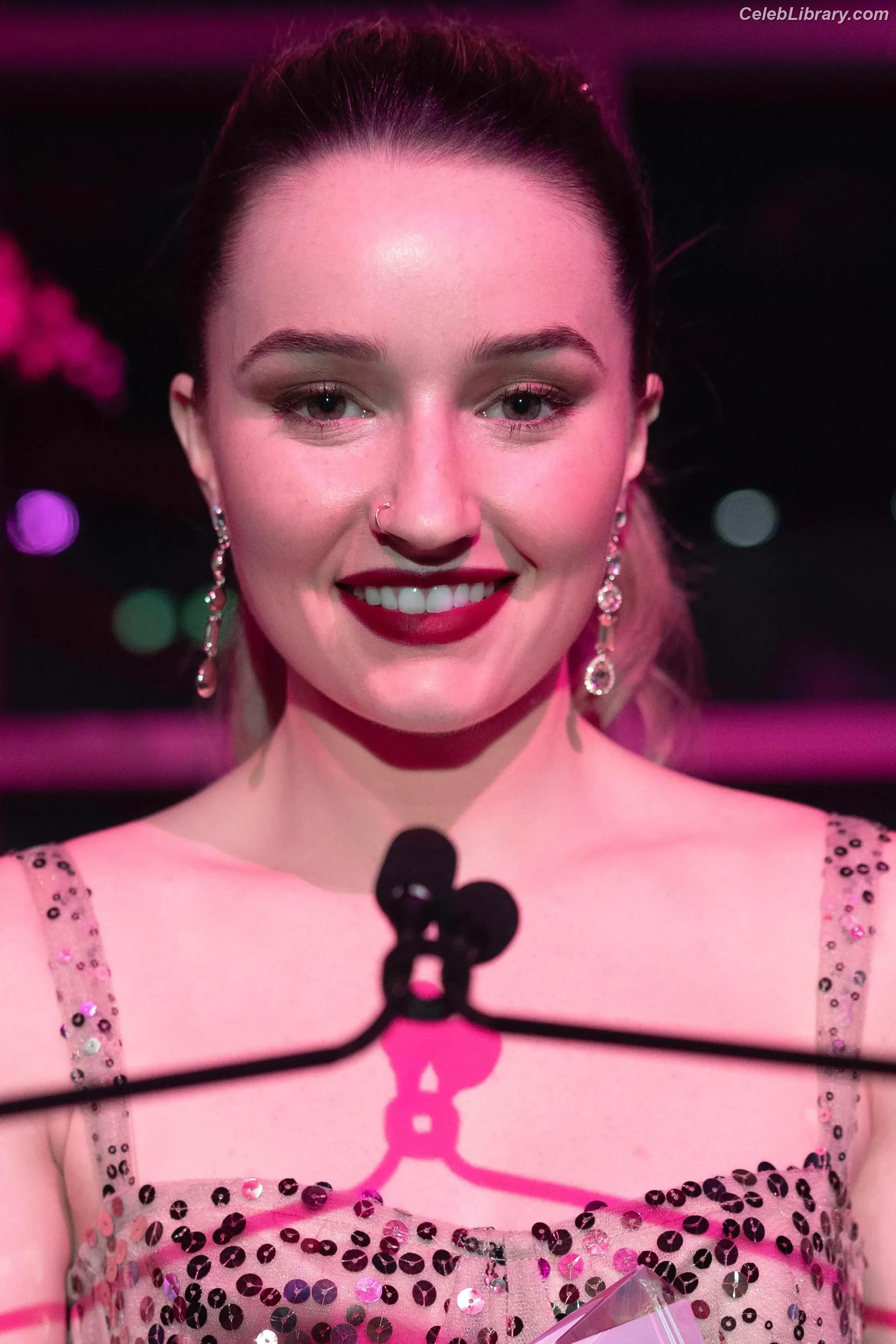 Kaitlyn Dever photo 7 of 879