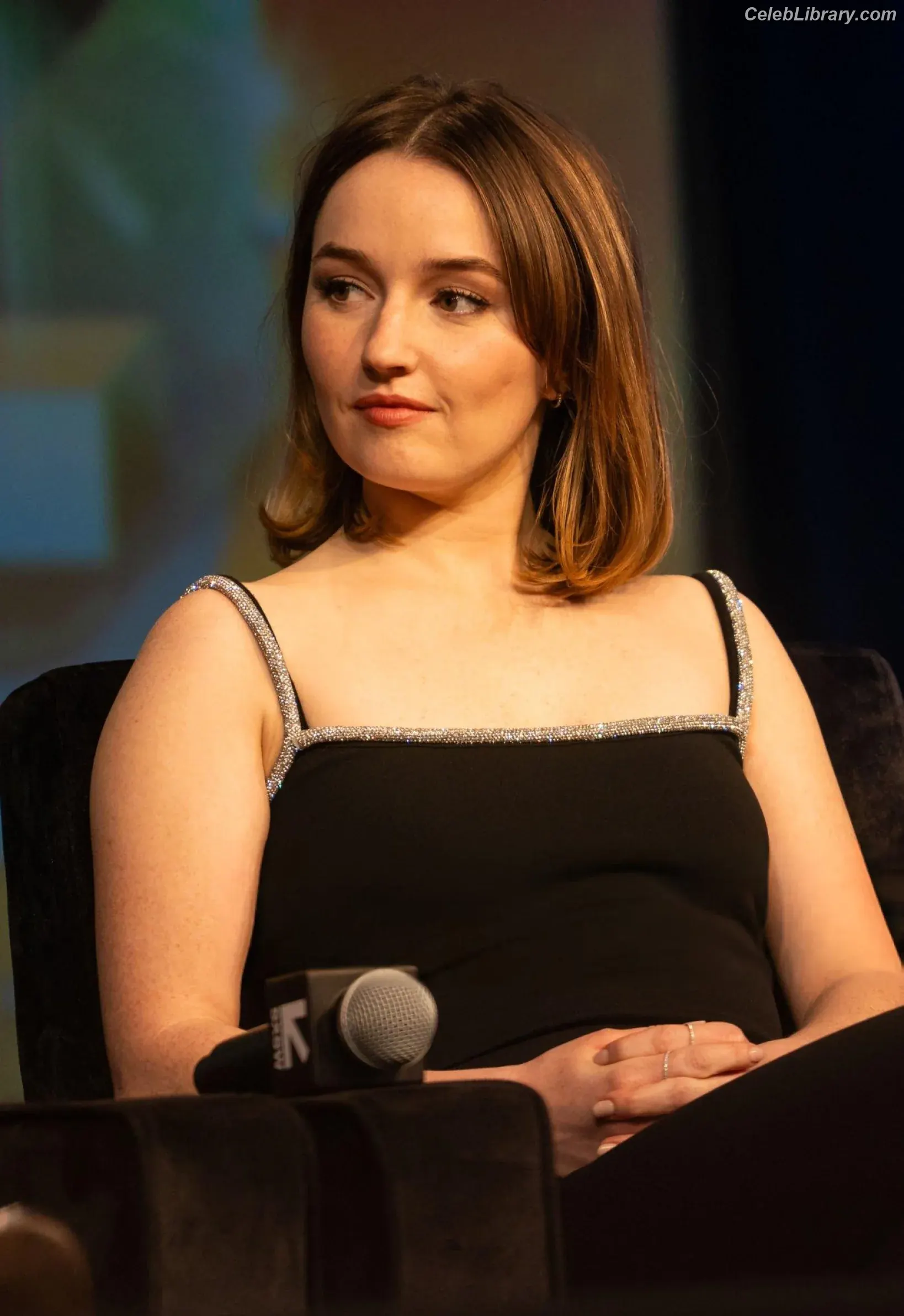 Kaitlyn Dever photo 1 of 879