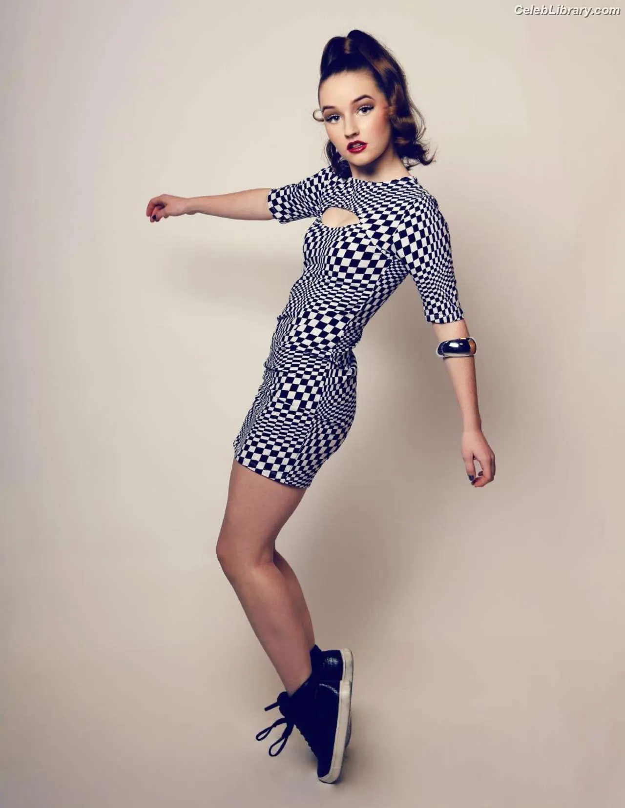Kaitlyn Dever photo 9 of 879