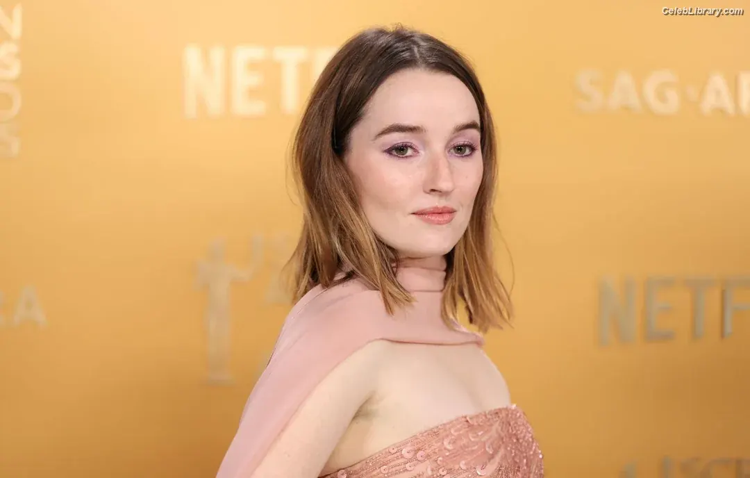 Kaitlyn Dever photo 5 of 879