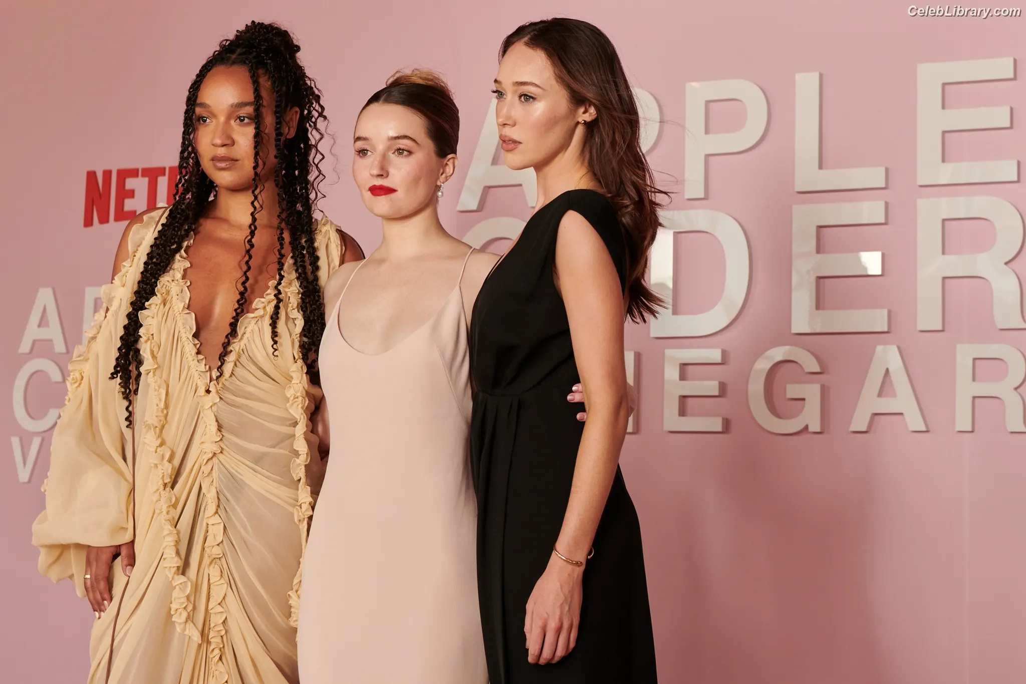 Kaitlyn Dever photo 23 of 879