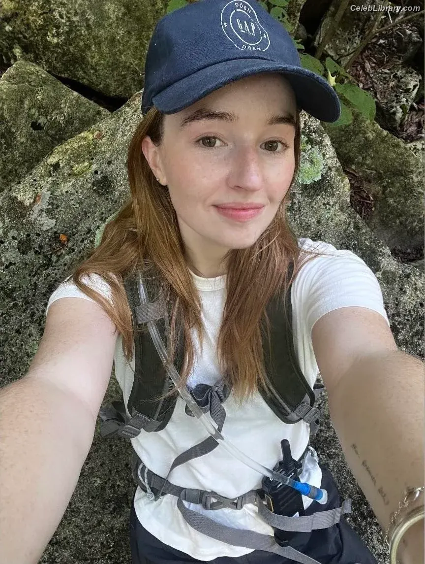 Kaitlyn Dever photo 15 of 879