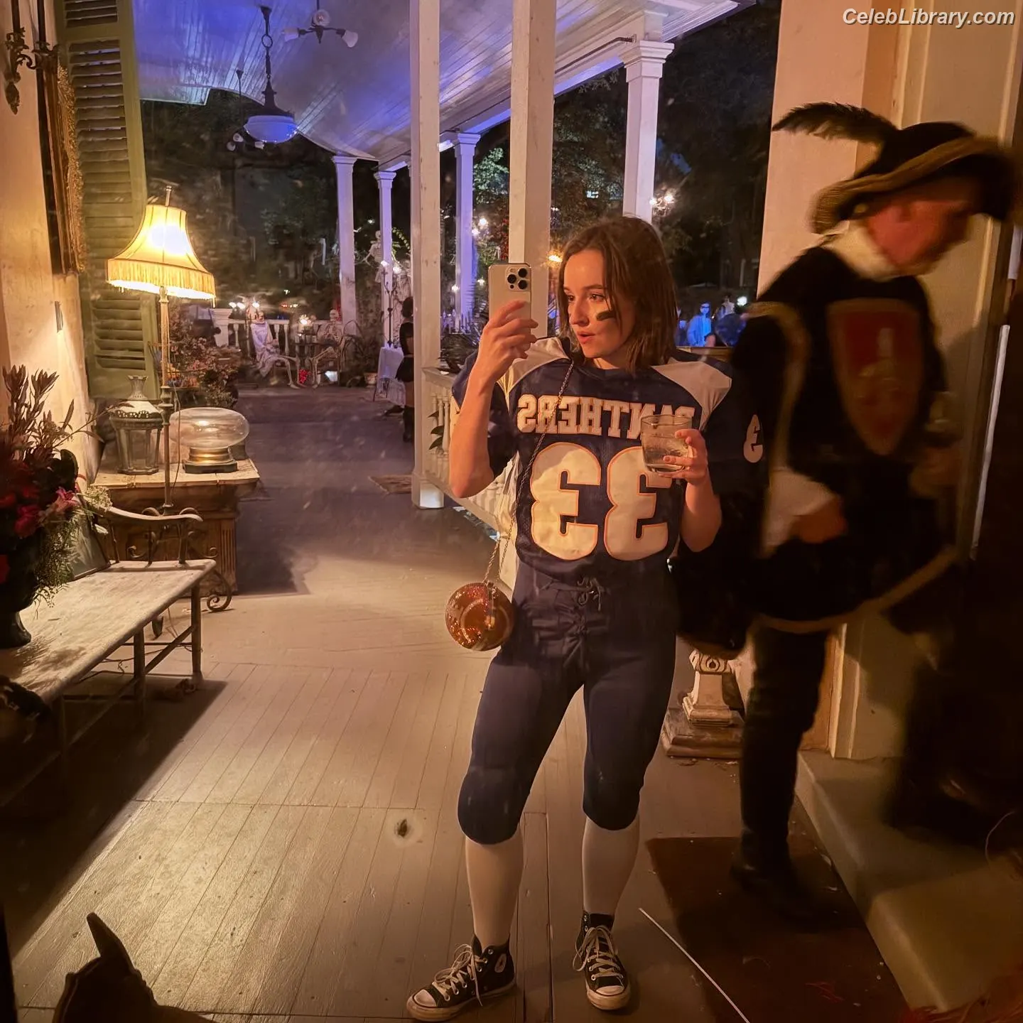 Kaitlyn Dever photo 16 of 879