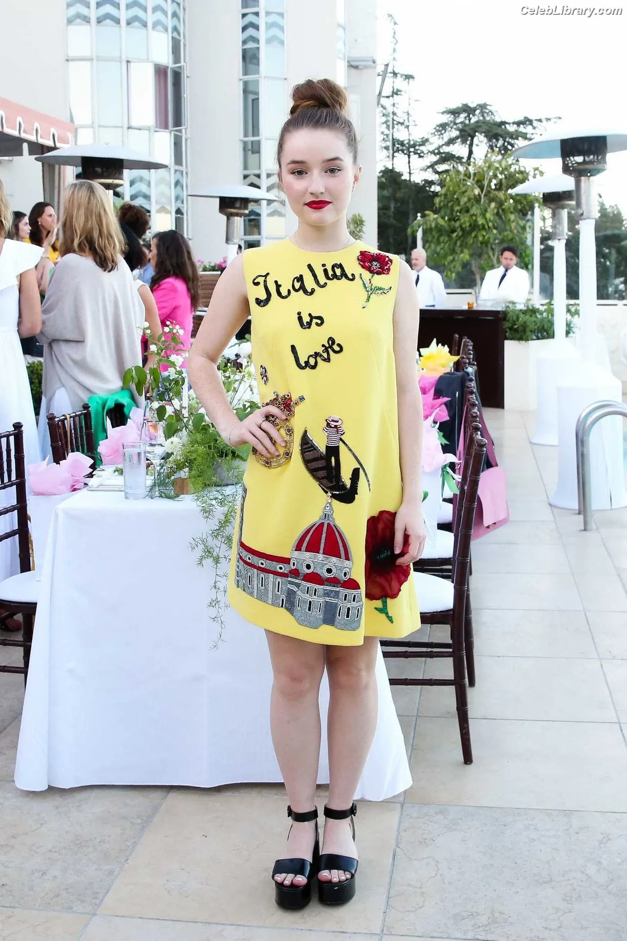 Kaitlyn Dever photo 15 of 879