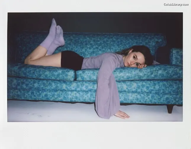 Kaitlyn Dever photo 11 of 879