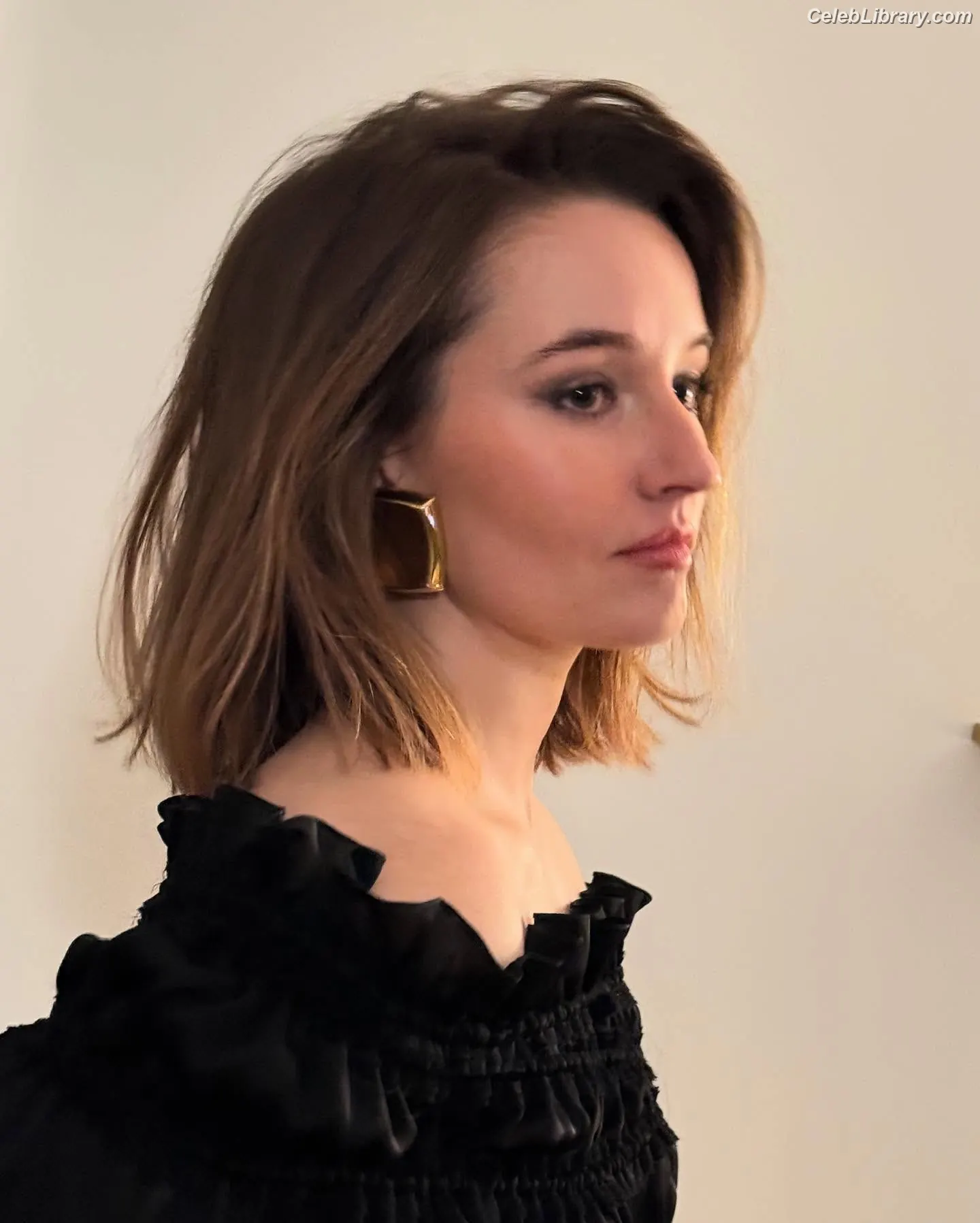 Kaitlyn Dever photo 7 of 879