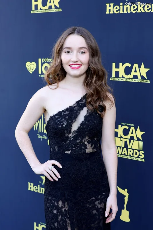 Kaitlyn Dever photo 1 of 880