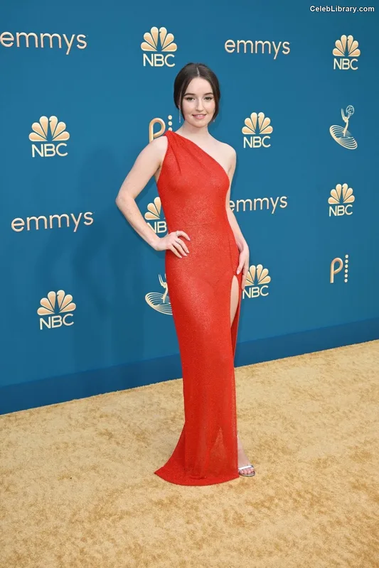 Kaitlyn Dever photo 4 of 880