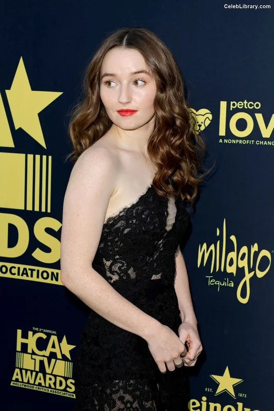 Kaitlyn Dever photo 11 of 880
