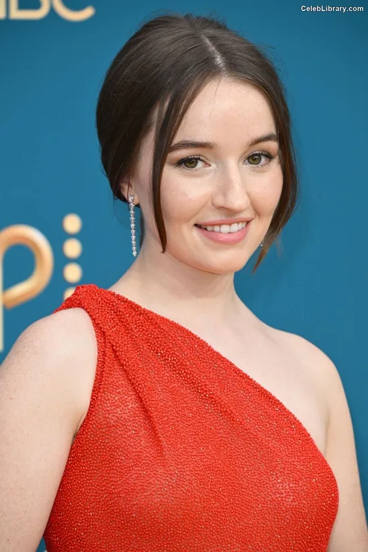 Kaitlyn Dever photo 12 of 880